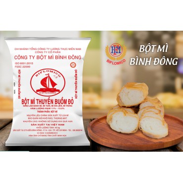 Thuyền buồm đỏ